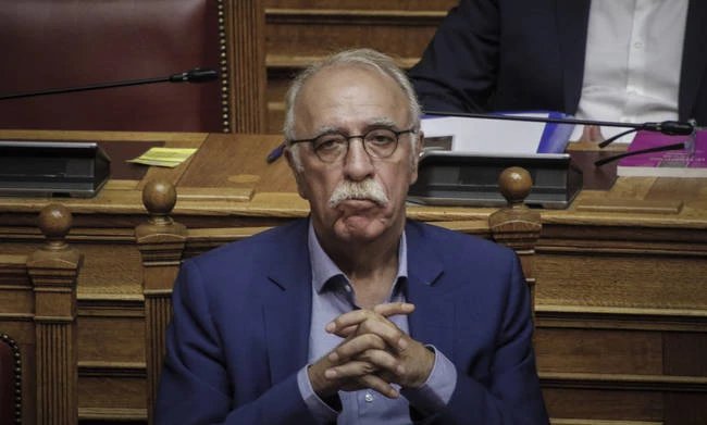 Μια τρύπα στο νερό! Βίτσας για προσφυγικό: Στις 10.000 ο αριθμός των προσφύγων που θα μείνουν στα νησιά